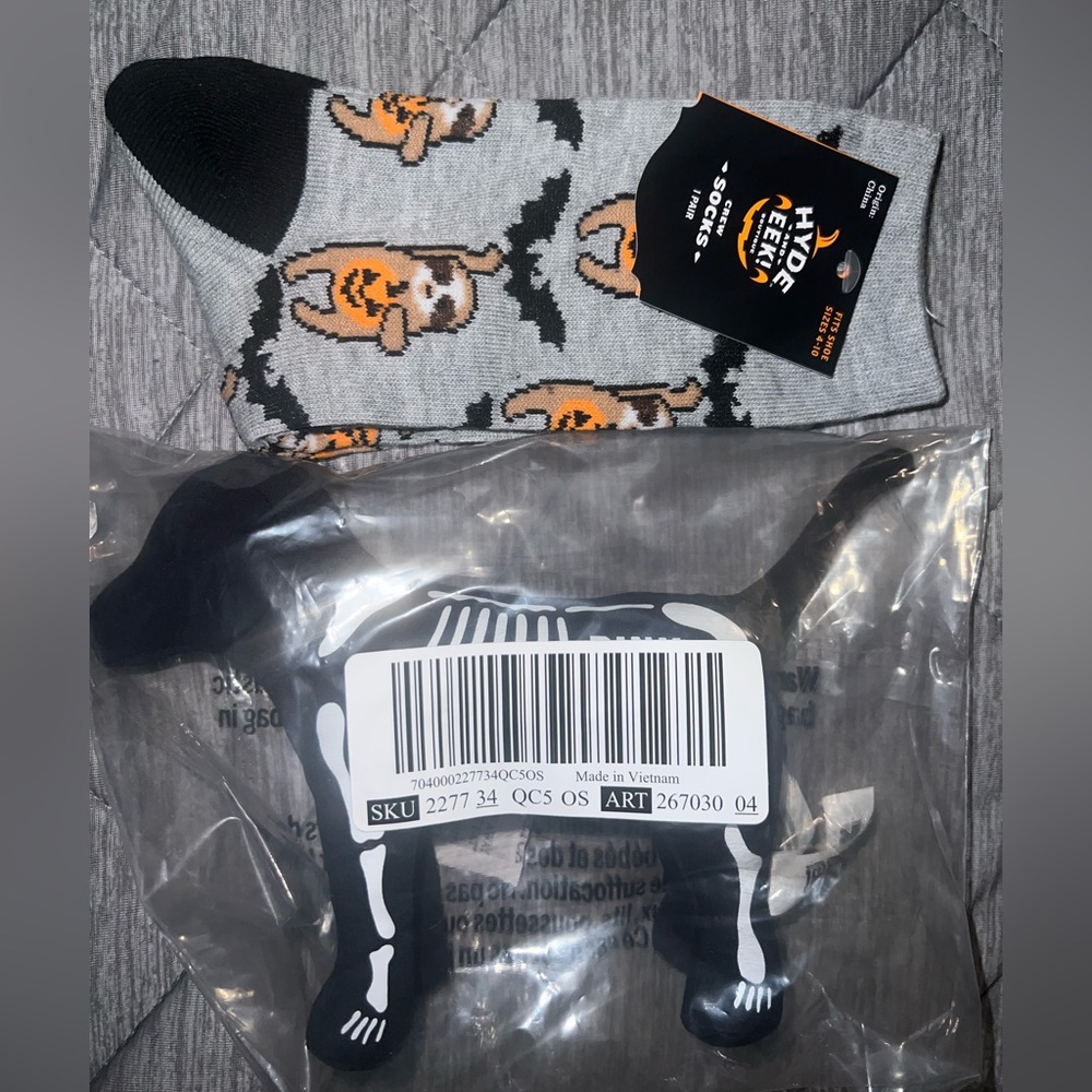 VS PINK MINI DOG HALLOWEEN EDITION & CREW SOCKS BUNDLE